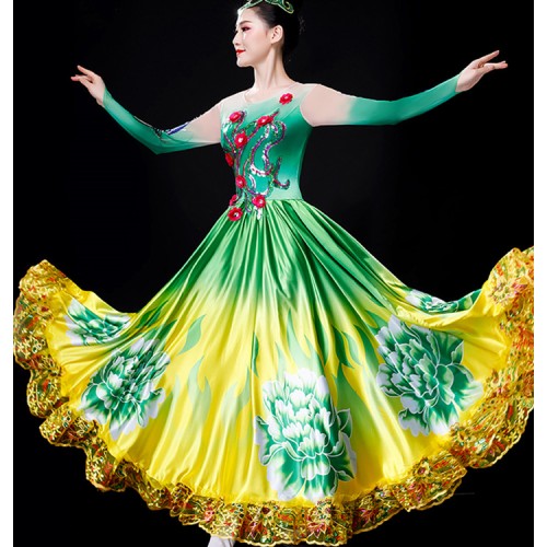 Women's flamenco dresses modern dance dancers petals flowers green opening dance bull dance dresses costumes